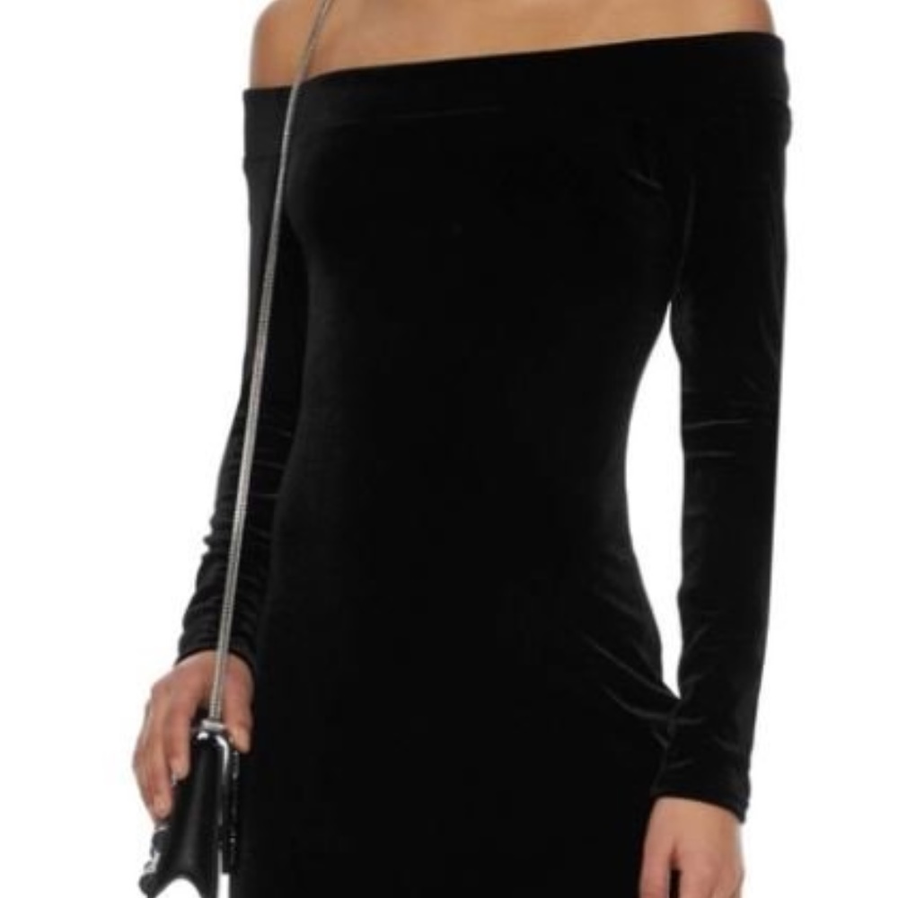 Darla Off The Sholder Velvet Dress